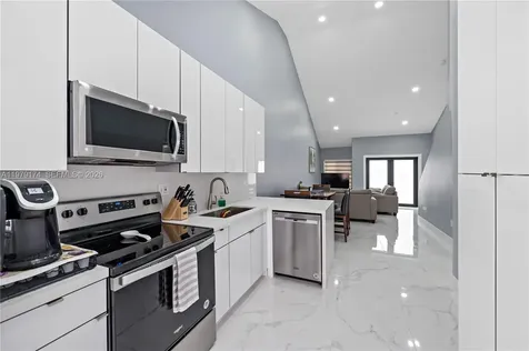 9046 NW 121st Terrace Hialeah Gardens FL 33018