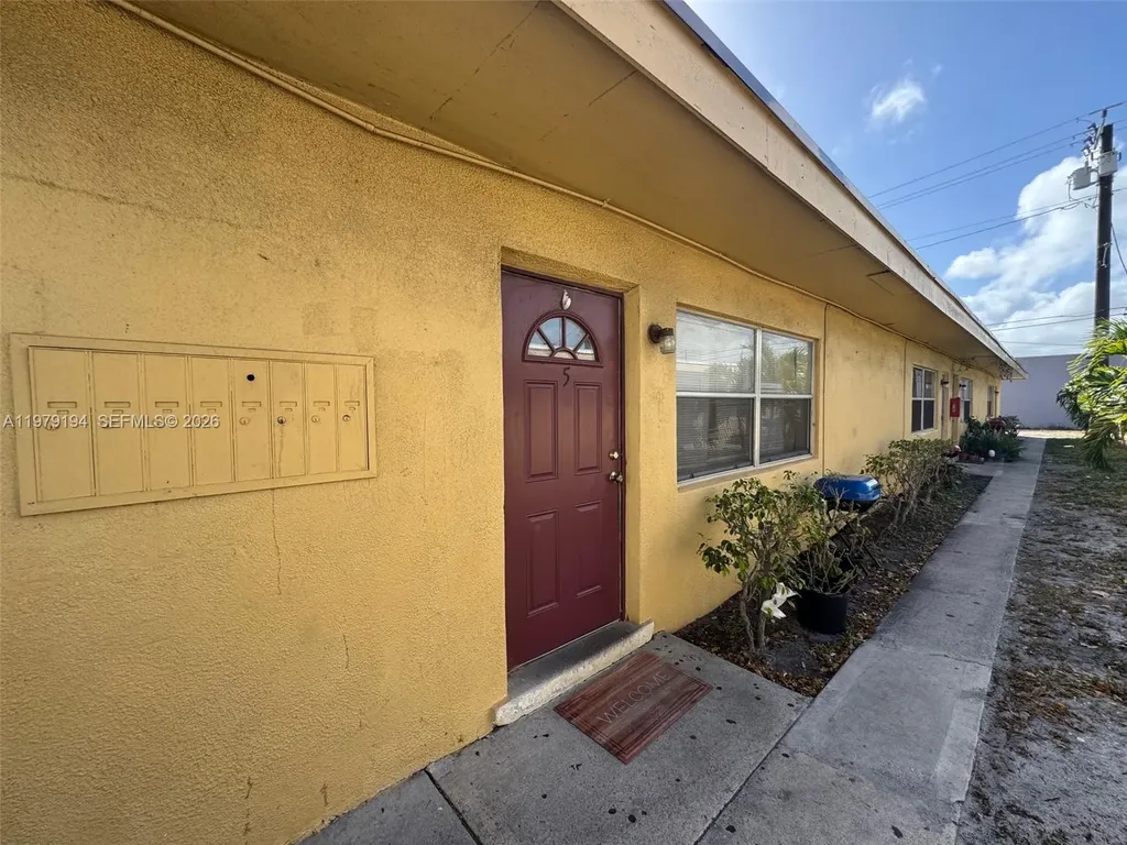 805 S H Street Lake Worth FL 33460