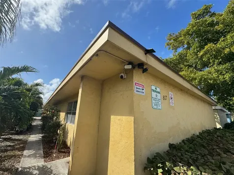 805 S H Street Lake Worth FL 33460