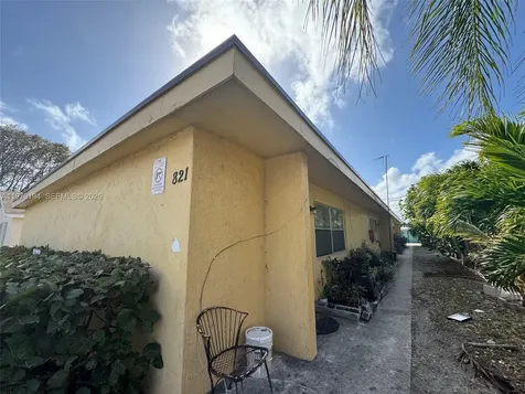 805 S H Street Lake Worth FL 33460