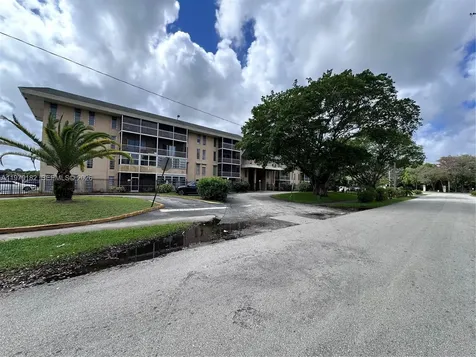 4848 NW 24th Court Lauderdale Lakes FL 33313