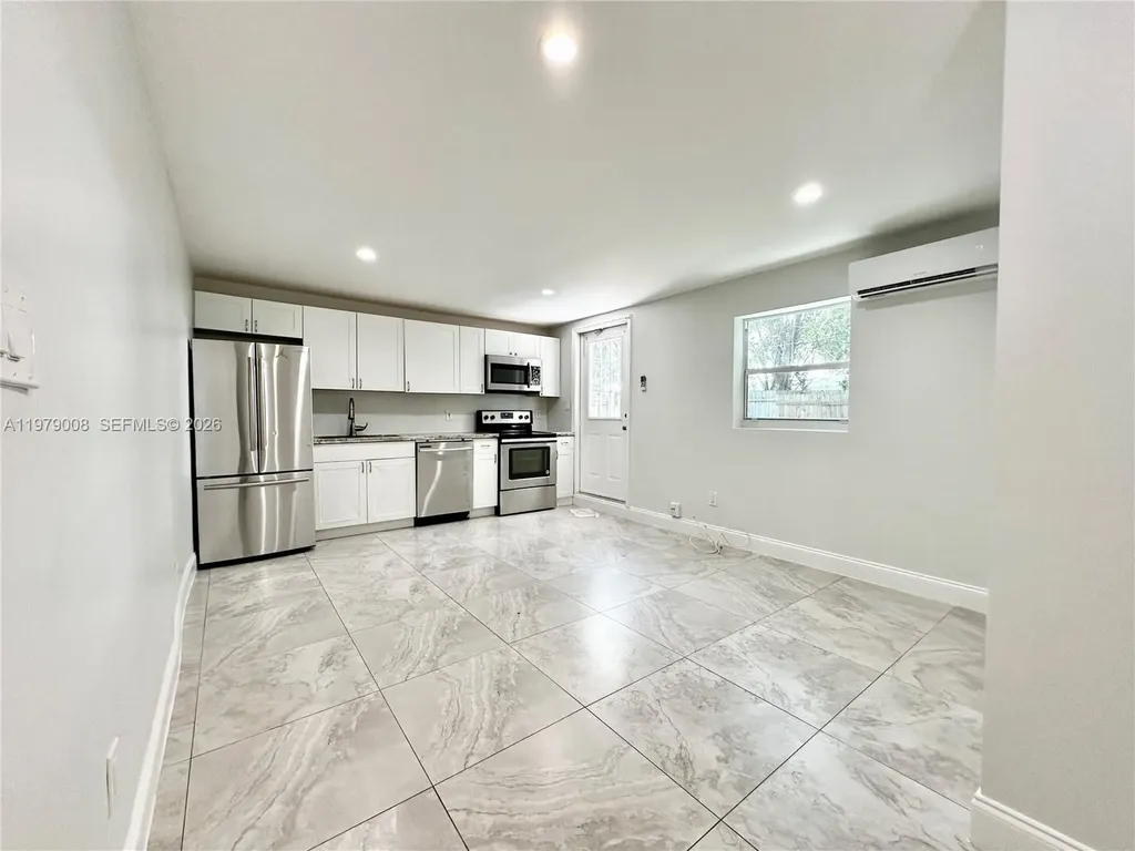 1279 NE 40th Place Oakland Park FL 33334