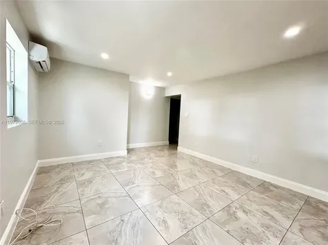 1279 NE 40th Place Oakland Park FL 33334
