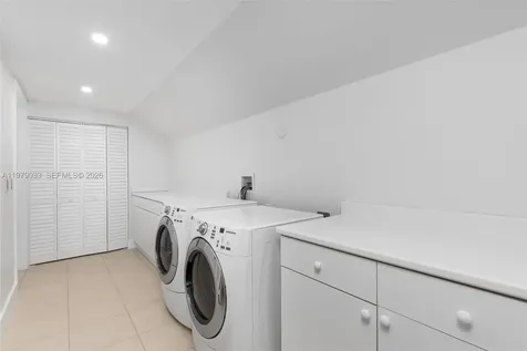 808 Brickell Key Drive Miami FL 33131