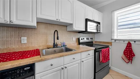 415 NE 2nd Street Hallandale Beach FL 33009