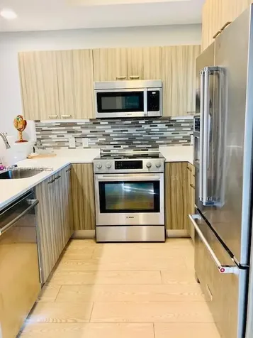 619 Meridian Avenue Miami Beach FL 33139