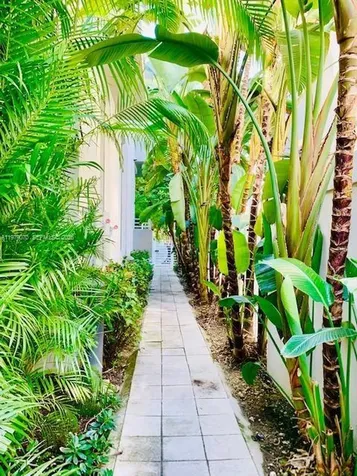 619 Meridian Avenue Miami Beach FL 33139