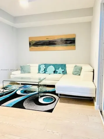619 Meridian Avenue Miami Beach FL 33139