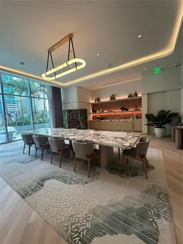 77 SE 5th Miami FL 33131