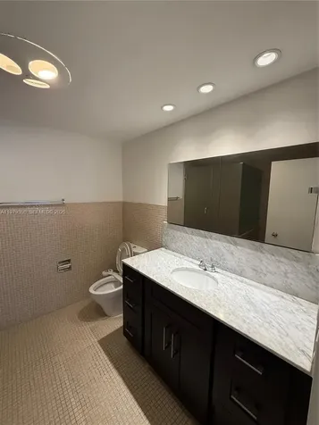 5255 Collins Avenue Miami Beach FL 33140