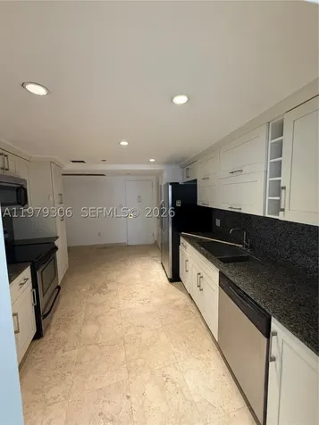 5255 Collins Avenue Miami Beach FL 33140