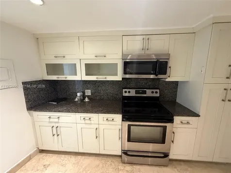 5255 Collins Avenue Miami Beach FL 33140