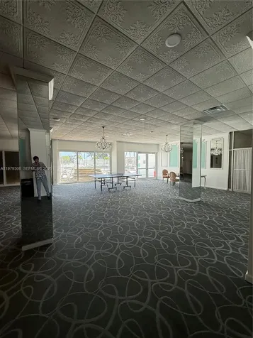 5255 Collins Avenue Miami Beach FL 33140