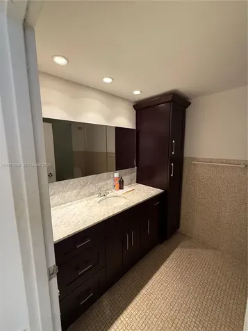 5255 Collins Avenue Miami Beach FL 33140