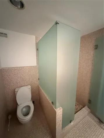 5255 Collins Avenue Miami Beach FL 33140