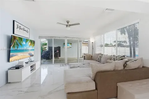 1101 NW 86th Terrace Pembroke Pines FL 33024