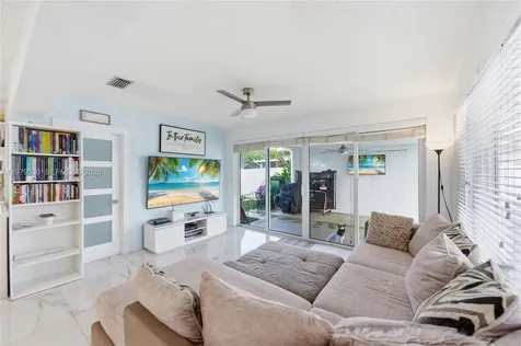 1101 NW 86th Terrace Pembroke Pines FL 33024