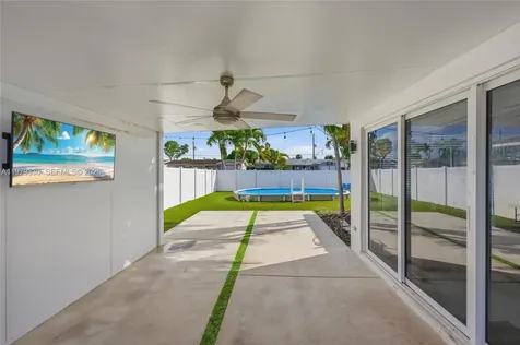 1101 NW 86th Terrace Pembroke Pines FL 33024