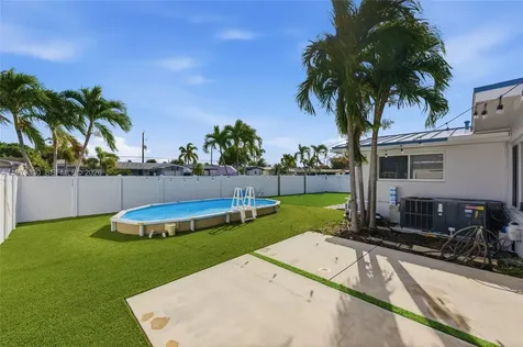 1101 NW 86th Terrace Pembroke Pines FL 33024
