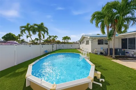 1101 NW 86th Terrace Pembroke Pines FL 33024