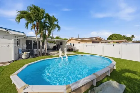 1101 NW 86th Terrace Pembroke Pines FL 33024