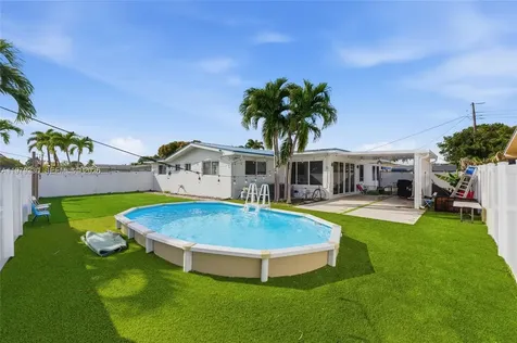 1101 NW 86th Terrace Pembroke Pines FL 33024