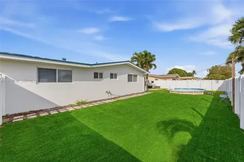 1101 NW 86th Terrace Pembroke Pines FL 33024