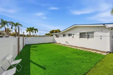 1101 NW 86th Terrace Pembroke Pines FL 33024