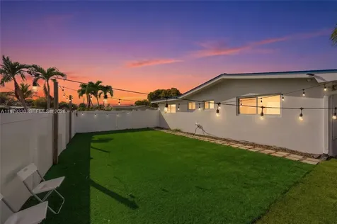 1101 NW 86th Terrace Pembroke Pines FL 33024