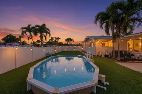 1101 NW 86th Terrace Pembroke Pines FL 33024
