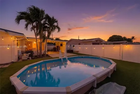 1101 NW 86th Terrace Pembroke Pines FL 33024