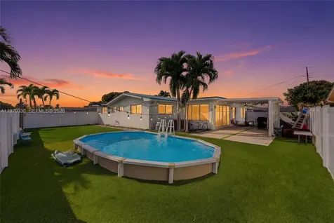 1101 NW 86th Terrace Pembroke Pines FL 33024
