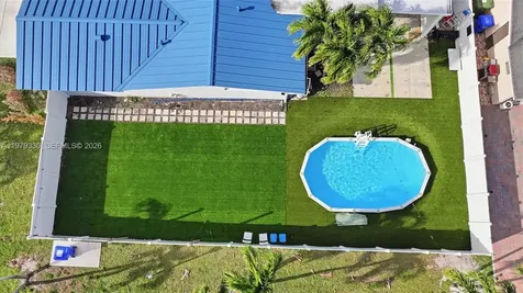1101 NW 86th Terrace Pembroke Pines FL 33024