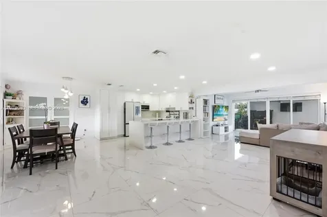 1101 NW 86th Terrace Pembroke Pines FL 33024