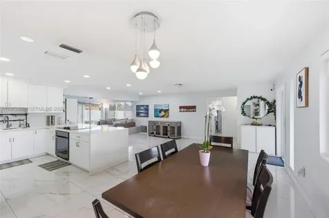 1101 NW 86th Terrace Pembroke Pines FL 33024