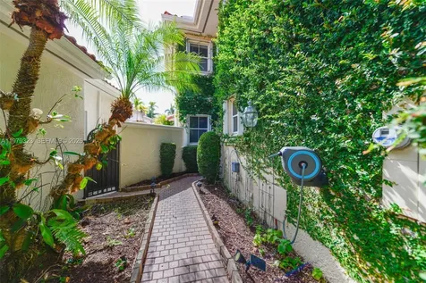 1448 Mariner Way Hollywood FL 33019