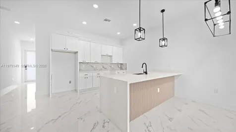 826/828 Diplomat Parkway E Cape Coral FL 33909