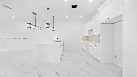 826/828 Diplomat Parkway E Cape Coral FL 33909