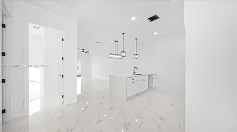826/828 Diplomat Parkway E Cape Coral FL 33909