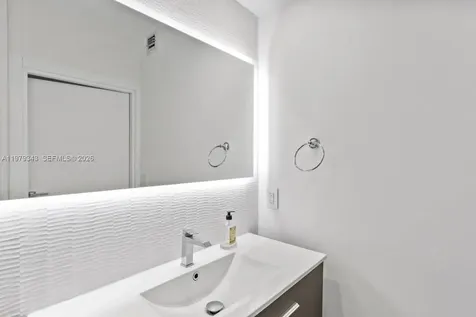 110 Washington Avenue Miami Beach FL 33139