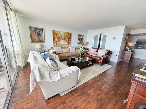 18031 Biscayne Boulevard Aventura FL 33160
