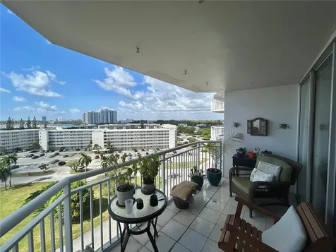 18031 Biscayne Boulevard Aventura FL 33160