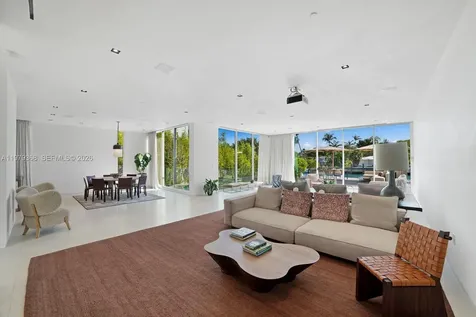 1051 W 48th Street Miami Beach FL 33140