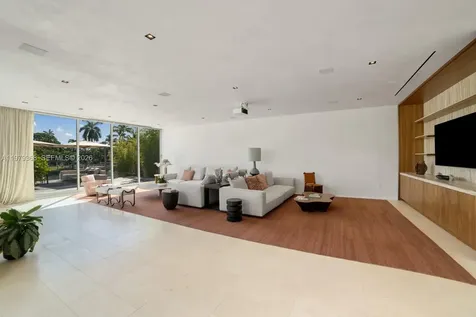 1051 W 48th Street Miami Beach FL 33140