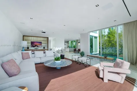 1051 W 48th Street Miami Beach FL 33140