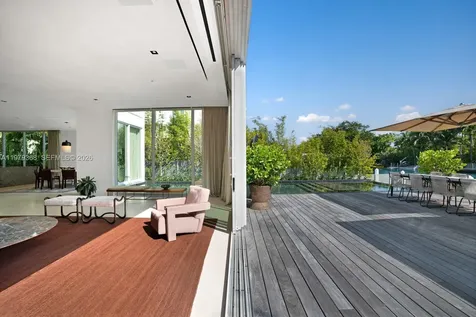 1051 W 48th Street Miami Beach FL 33140