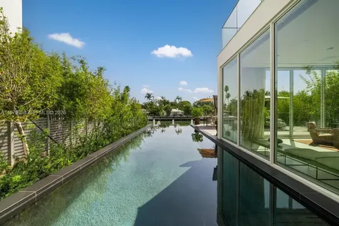 1051 W 48th Street Miami Beach FL 33140
