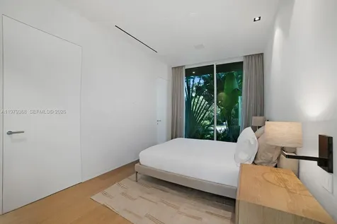 1051 W 48th Street Miami Beach FL 33140