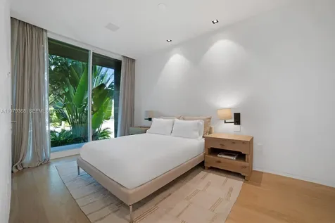 1051 W 48th Street Miami Beach FL 33140