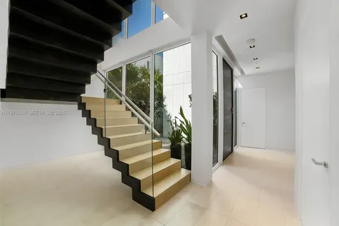 1051 W 48th Street Miami Beach FL 33140